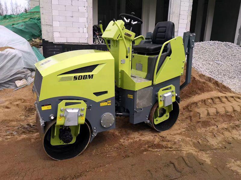 奔馬小型壓路機土方壓實(shí)、溝槽回填施工案例